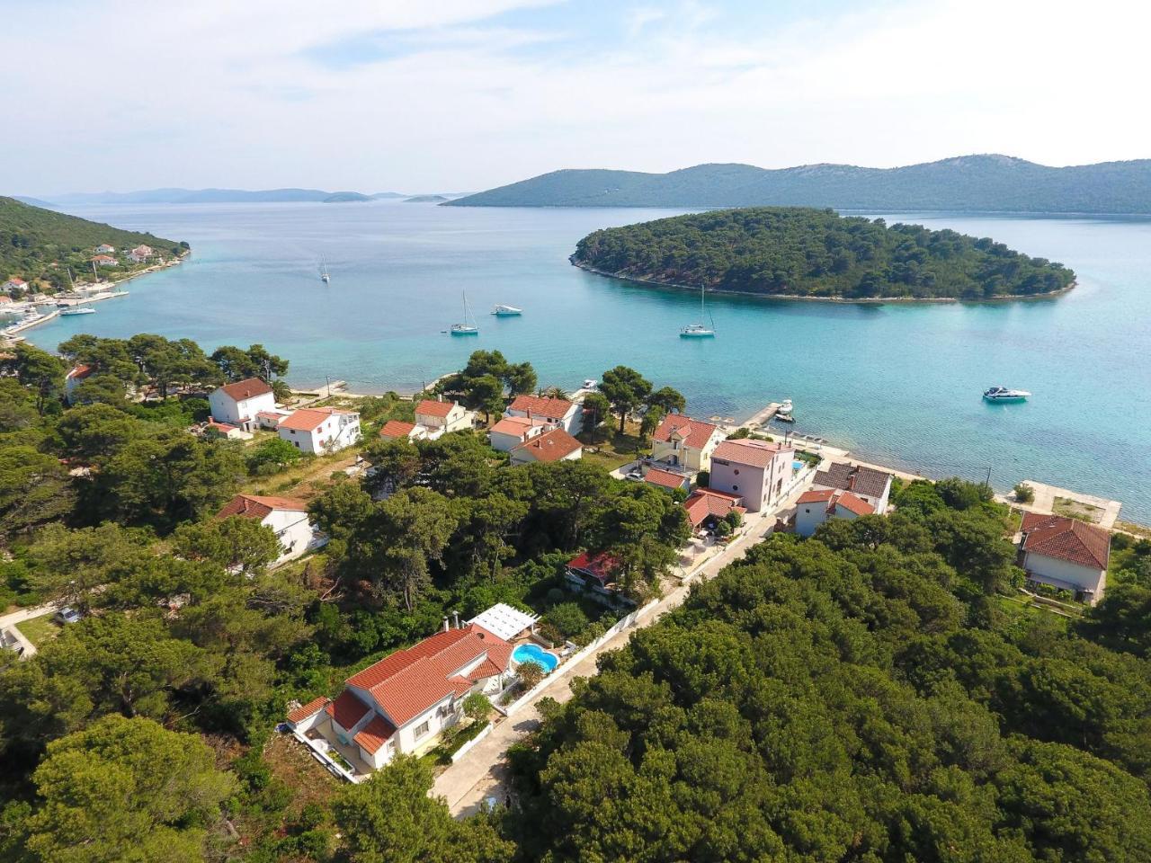 Spacious Holiday Home In Molat With Pool Brgulje Extérieur photo