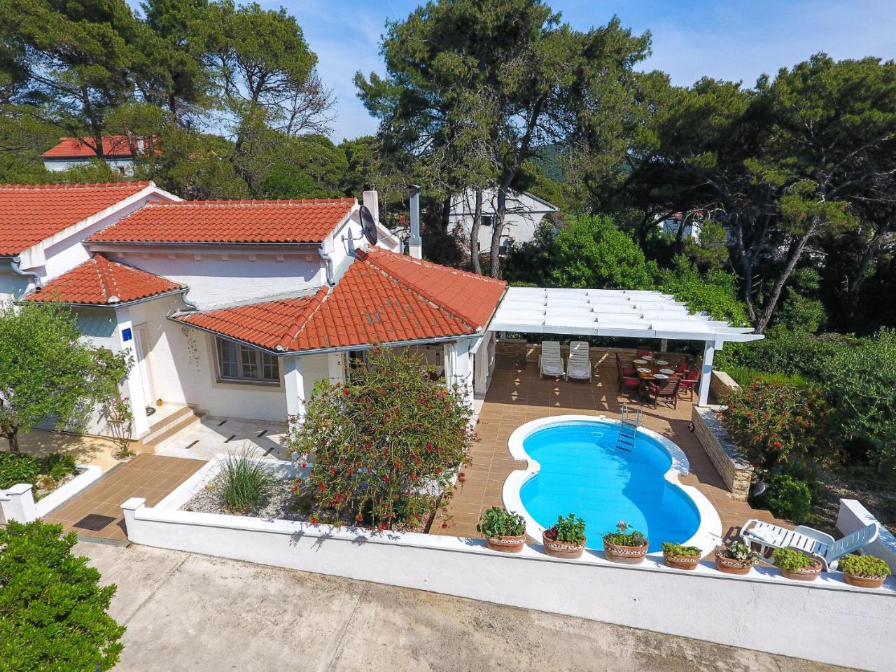 Spacious Holiday Home In Molat With Pool Brgulje Extérieur photo